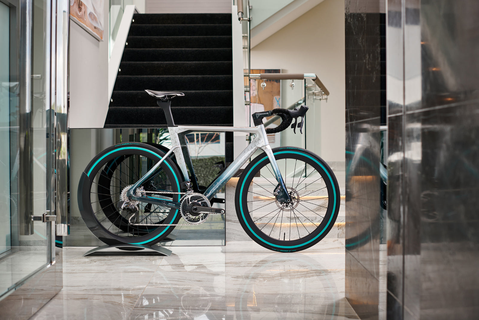 Mercedes-AMG PETRONAS F1® Team V11 Road Edition