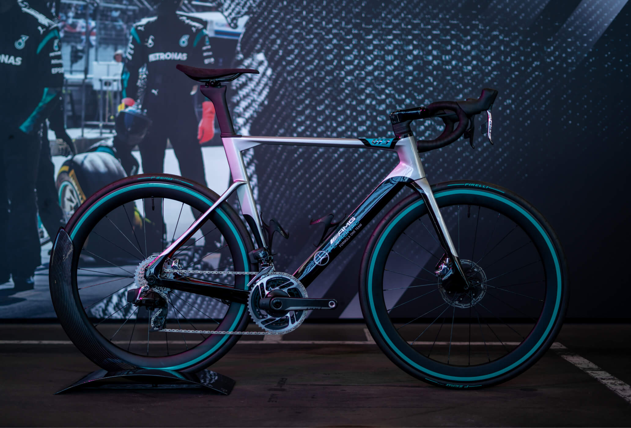 Mercedes-AMG PETRONAS F1® Team V13 Road Edition