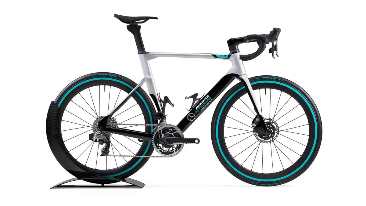 Mercedes-AMG PETRONAS F1® Team V13 Road Edition